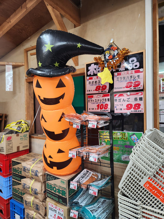 スタッフ渾身のハロウィン飾り付け!全部見つけられるかな?